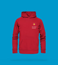 Laden Sie das Bild in den Galerie-Viewer, Hoodie Unisex in Rot Boltenhagen
