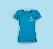 Laden Sie das Bild in den Galerie-Viewer, Frauen T-Shirt in Azurblau. Camping ist da, wo Tecklenburg ist.