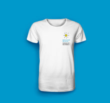 Laden Sie das Bild in den Galerie-Viewer, männer t-shirt weiß weder ins hilton noch ins ritz im urlaub gehts nach nonnevitz