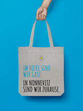 Laden Sie das Bild in den Galerie-Viewer, Jutebeutel in Hellgrau Im Hotel sind wir Gast. In Nonnevitz sind wir Zuhause.