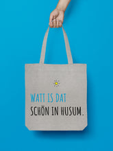 Laden Sie das Bild in den Galerie-Viewer, Jutebeutel in Hellgrau. Watt is dat schön in Husum.