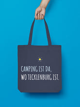 Laden Sie das Bild in den Galerie-Viewer, Jutebeutel in Nachtblau. Camping ist da, wo Tecklenburg ist.