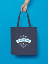 Laden Sie das Bild in den Galerie-Viewer, Jutebeutel in Nachtblau In Wendtorf sagt man Probst