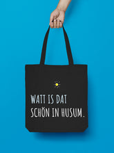 Laden Sie das Bild in den Galerie-Viewer, Jutebeutel in Schwarz. Watt is dat schön in Husum.