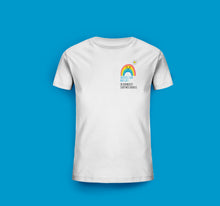 Laden Sie das Bild in den Galerie-Viewer, Kinder T-Shirt in Weiß. Im Hotel sind wir Gast. In Nonnevitz sind wir Zuhause.